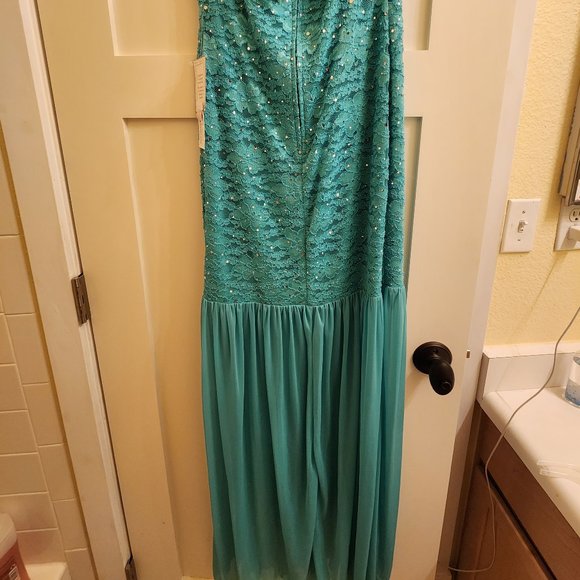 Dress - Picture 2 of 2